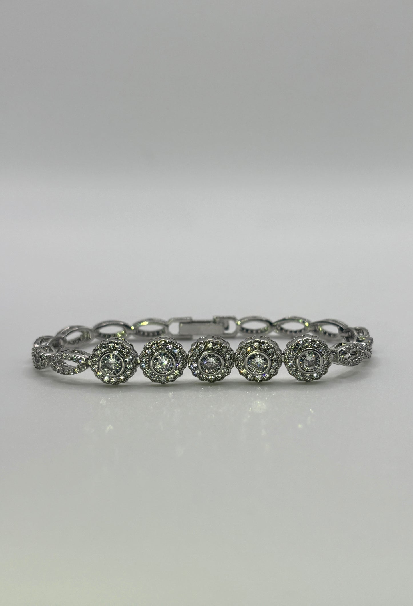 Bratara Royal Tennis