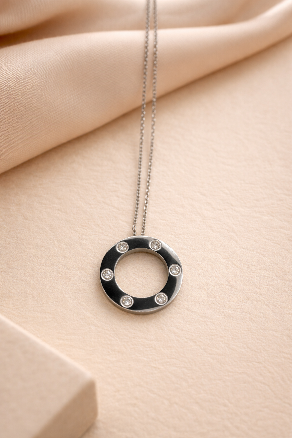 Colier Circle